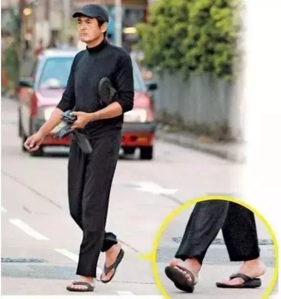 周潤發首曝捐光積蓄56億真相!出門穿15塊拖鞋、擠公車,他的「金錢觀」點醒千萬迷途羔羊!