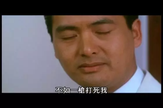 男子看到室友把「回紋針黏在牆上」,目睹驚人成果後,全宿舍都在牆上黏滿回紋針!