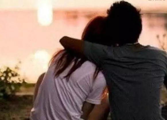 15歲女孩2年內與10男子發生關係,影片流出後被曝光!對於原因女孩一句話讓父母內疚不已! !