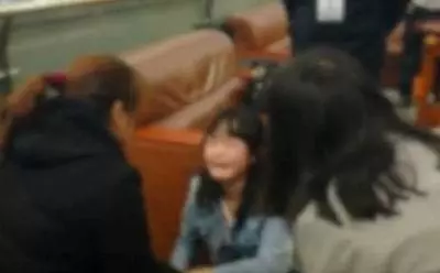 15歲女孩2年內與10男子發生關係,影片流出後被曝光!對於原因女孩一句話讓父母內疚不已! !