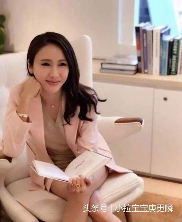 穿粉色的大齡女星:黎姿優雅,朱茵劉曉慶撞衫,關之琳秒變路人