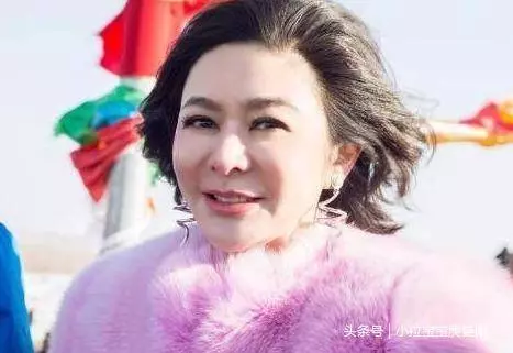 穿粉色的大齡女星:黎姿優雅,朱茵劉曉慶撞衫,關之琳秒變路人