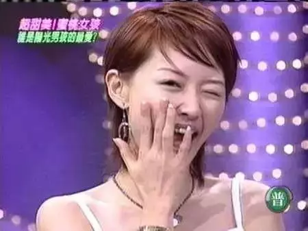奪走天王初吻,插足閨蜜戀情,手撕陳喬恩,被稱為 演藝圈發電機