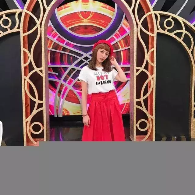 奪走天王初吻,插足閨蜜戀情,手撕陳喬恩,被稱為 演藝圈發電機