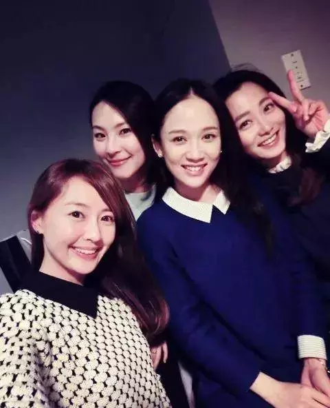 奪走天王初吻,插足閨蜜戀情,手撕陳喬恩,被稱為 演藝圈發電機