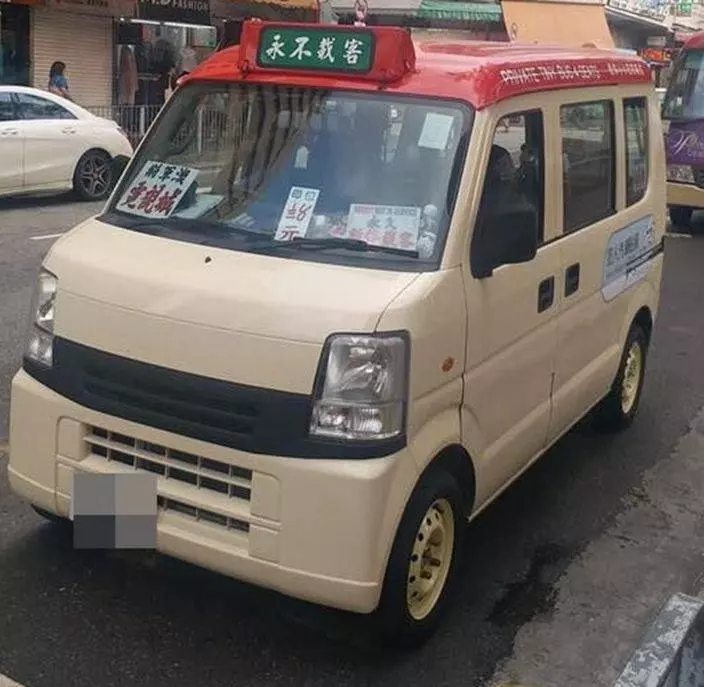小巴佬霸氣告示失靈 網民:中文串嘴,英文笑爆嘴!