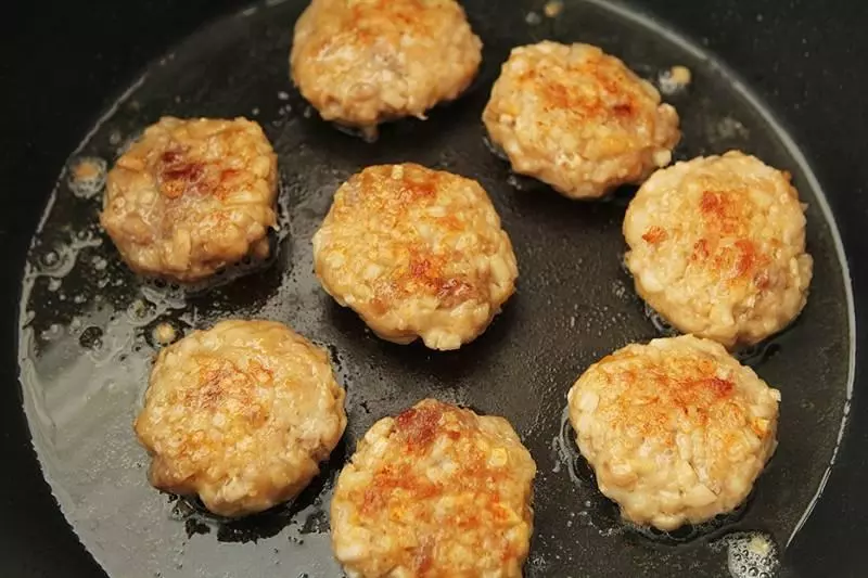 香煎蓮藕餅 ! 常吃蓮藕好處多,試試這個做法,端上桌搶著吃!