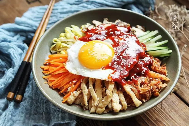 韓式拌飯 ! 韓劇里出鏡率極高的美食,在家自己做,簡單易學,鮮辣過癮!