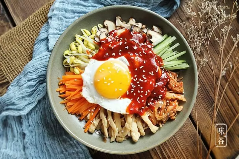韓式拌飯 ! 韓劇里出鏡率極高的美食,在家自己做,簡單易學,鮮辣過癮!