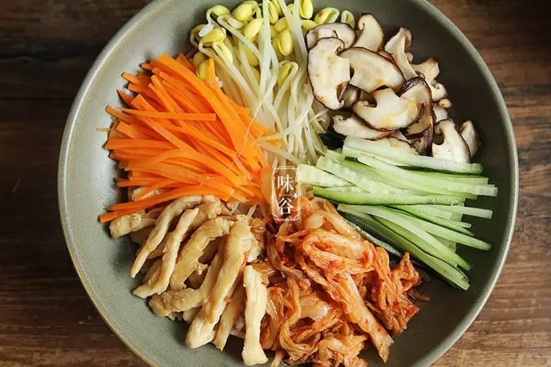 韓式拌飯 ! 韓劇里出鏡率極高的美食,在家自己做,簡單易學,鮮辣過癮!