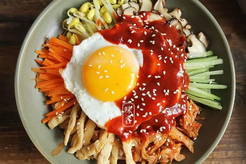 韓式拌飯 ! 韓劇里出鏡率極高的美食,在家自己做,簡單易學,鮮辣過癮!