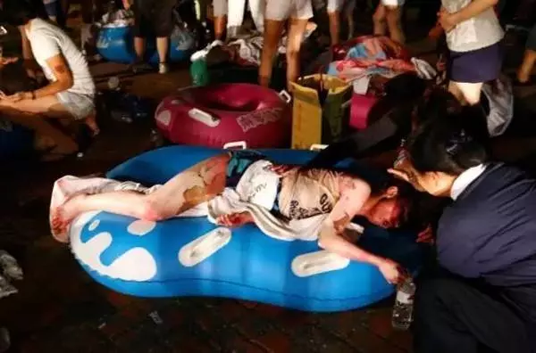 「老公水開了,幫我倒麵粉吧」,瞬間引發慘禍,家毀人亡!轉發一次,救人無數!