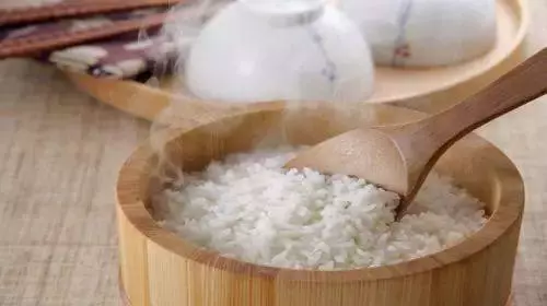 提醒!吃飯時的10個壞習慣,越早改變,腸胃越健康!