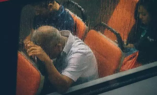 成年人的崩潰,都是靜悄悄:你能挺過多少坎,就能成多大事