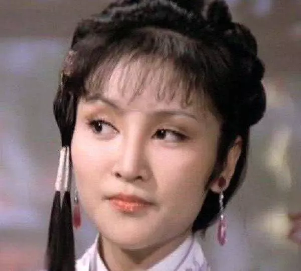 謝霆鋒母親到底有多美?看到他母親的年輕照,網友:怪不得兒子那麼帥