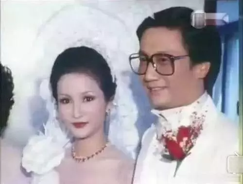 謝霆鋒母親到底有多美?看到他母親的年輕照,網友:怪不得兒子那麼帥