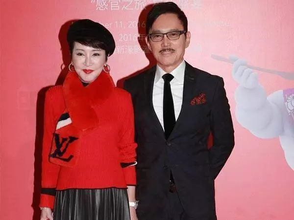 謝霆鋒母親到底有多美?看到他母親的年輕照,網友:怪不得兒子那麼帥