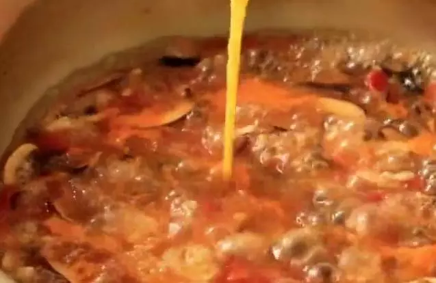 不放一點肉的蔬菜湯,幾種家家戶戶都有的食材,用不上10分鐘就能喝上,酸甜開胃,非常適合夏天!