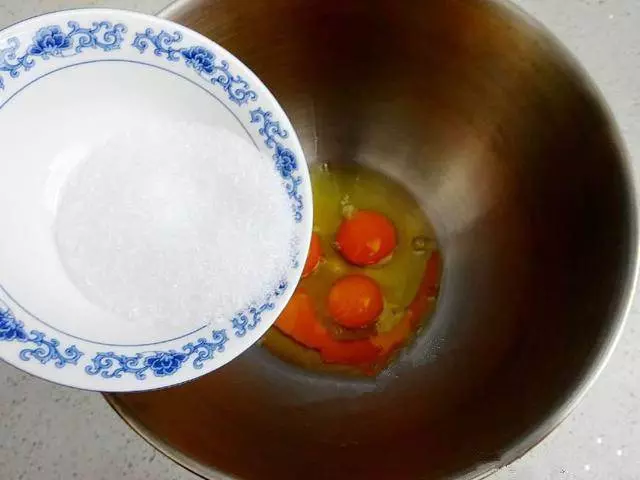 蛋糕最簡單美味的做法,蛋清蛋黃不用分離,蓬鬆暄軟、越嚼越香,成功率十分高!