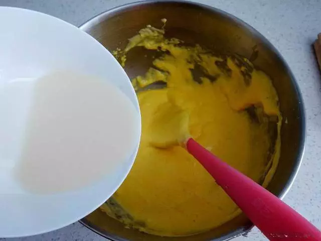 蛋糕最簡單美味的做法,蛋清蛋黃不用分離,蓬鬆暄軟、越嚼越香,成功率十分高!