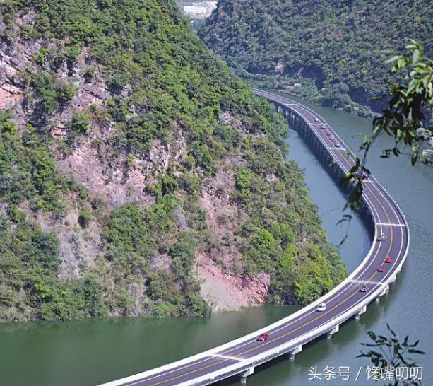 中國花4億建成水上公路,老外看了直呼:太厲害了!美如仙境!
