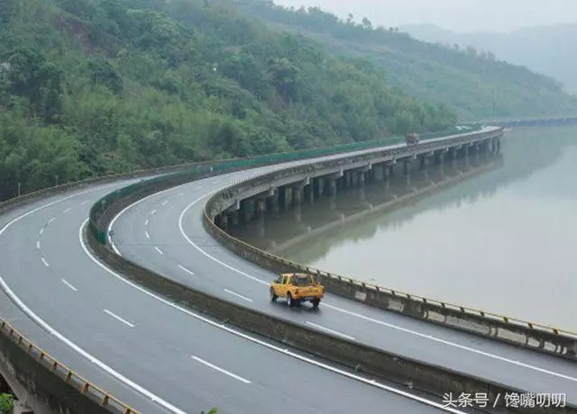 中國花4億建成水上公路,老外看了直呼:太厲害了!美如仙境!