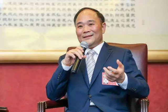 12年前在馬來西亞受辱,如今他終於一雪前恥,讓你們狗眼看人低,現在遭報復了!!