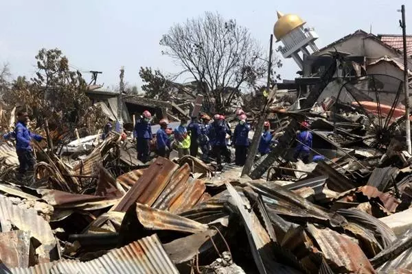 至少5000人失蹤!印尼停止搜救行動 ! 地震重災區直接就地做集體墳墓?
