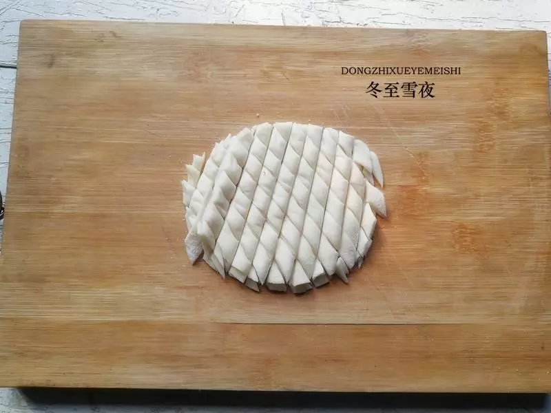 聰明老婆用剩餃子皮做出美味東北疙瘩湯,兒子吃了兩碗說沒吃夠!