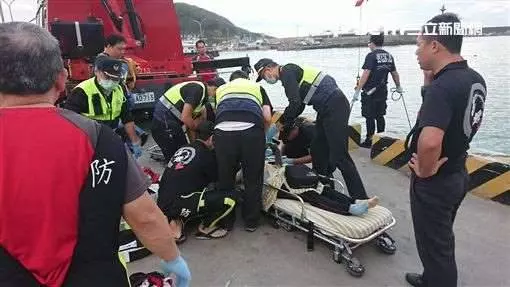 帶愛妻遊象鼻岩 夫拍照妻卻墜海亡