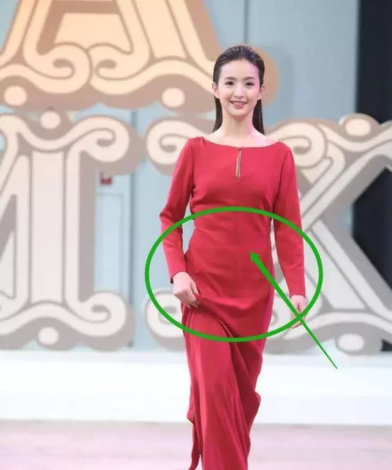 隱婚4年終有喜?林依晨近照身材走樣小肚凸起,秀美背不忘手遮肚