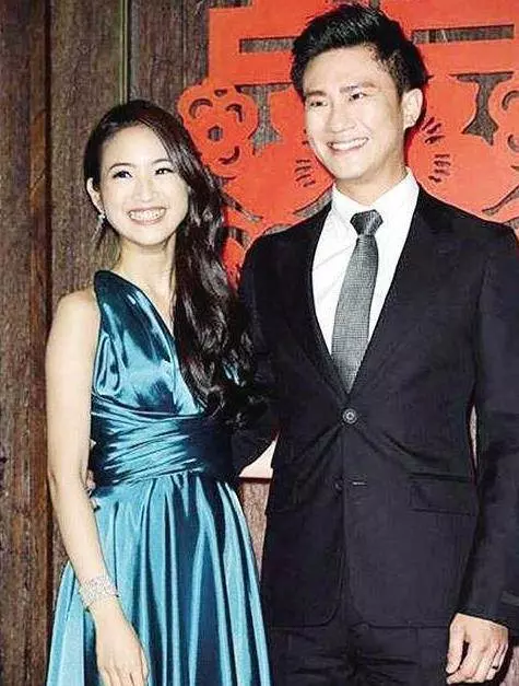 隱婚4年終有喜?林依晨近照身材走樣小肚凸起,秀美背不忘手遮肚