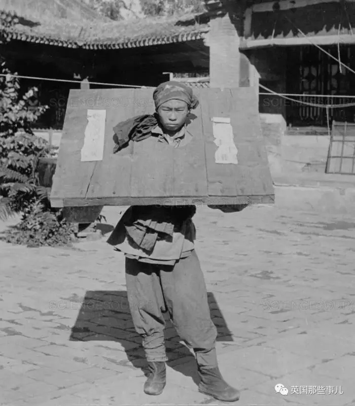 那些歷史課本上找不到的「罕見老照片」。古代超直接徵老婆方式、希特勒與她「惡魔的微笑」...