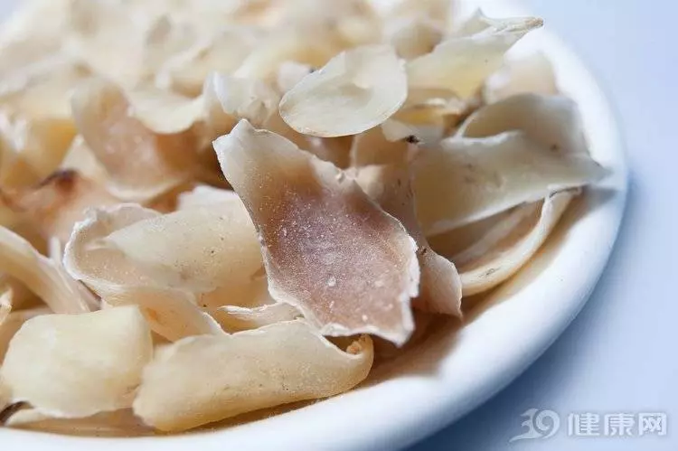 經常泡黃芪水,身體會「回饋」你這些好處,不試真虧