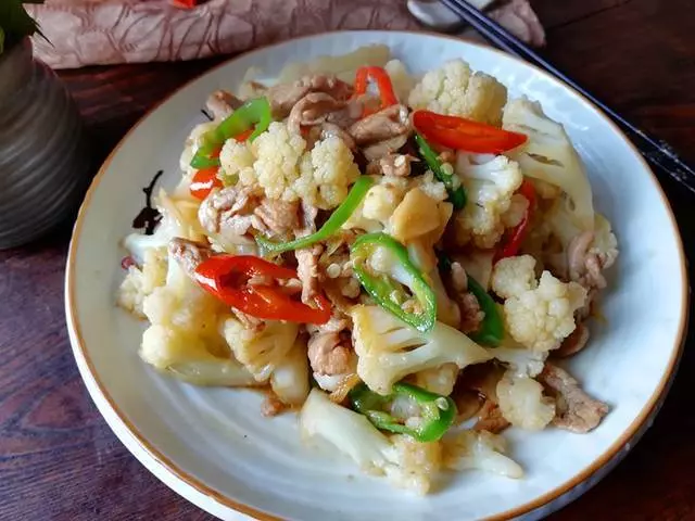 炒菜花怎樣做好吃?只多一步,入味又鮮嫩