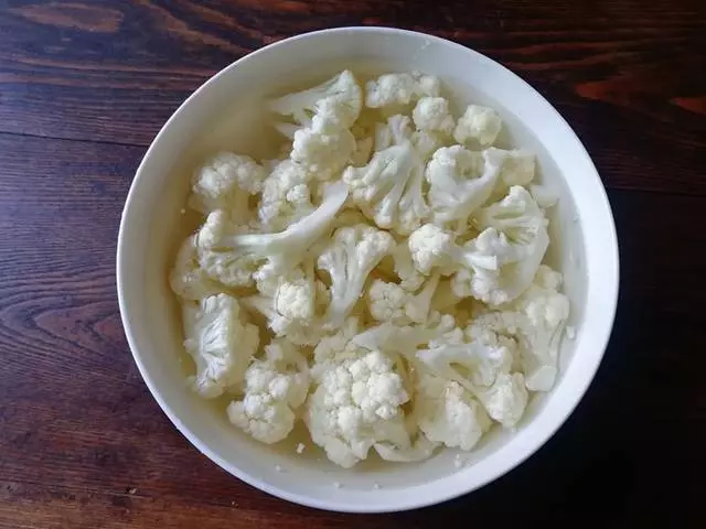 炒菜花怎樣做好吃?只多一步,入味又鮮嫩