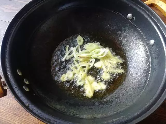 炒菜花怎樣做好吃?只多一步,入味又鮮嫩