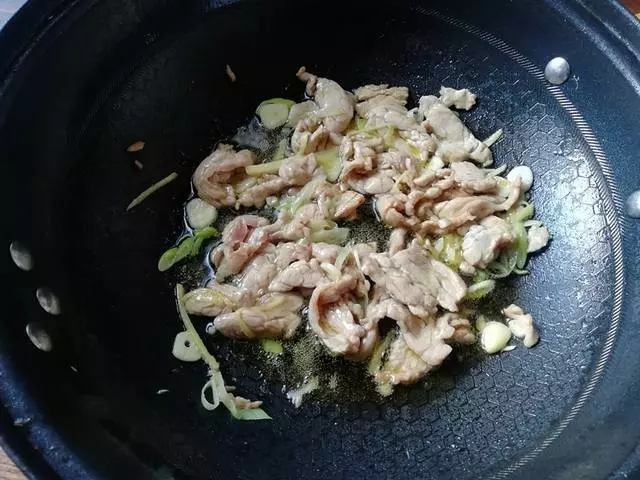 炒菜花怎樣做好吃?只多一步,入味又鮮嫩