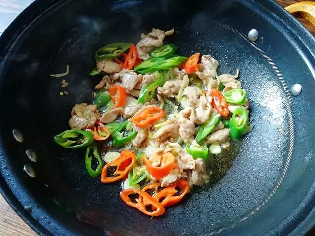 炒菜花怎樣做好吃?只多一步,入味又鮮嫩