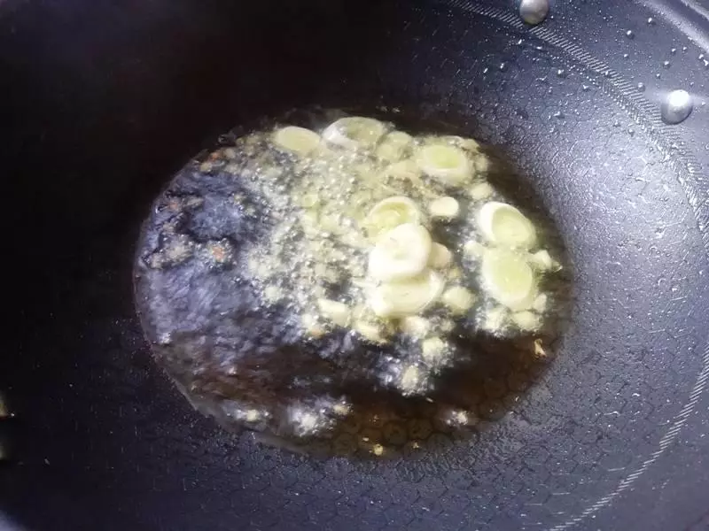 秋季乾燥要給家人多吃這個菜,物美價廉,教你這樣做,好吃不上火