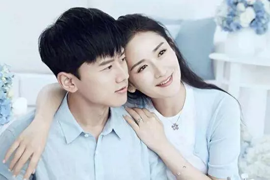 娛樂圈中4對令人羨慕的姐弟戀夫妻,網友:怎麼老公都姓張!