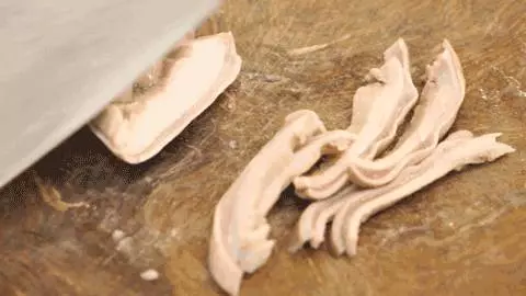 豬肚容易炒老?老廚娘說漏嘴:多加這一步,炒出的豬肚爽滑又入味