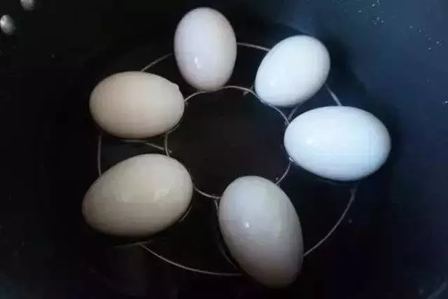 鴨蛋就得這麼腌,個個流油又出沙,一看就會!