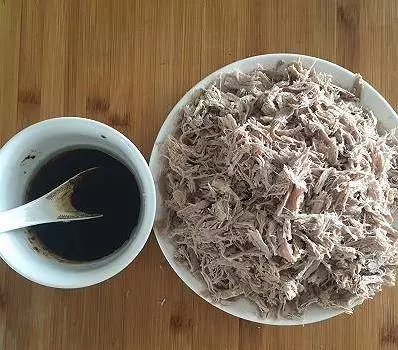 想吃肉鬆不要再出去買了,一斤肉,煮一煮,炒一炒,在家輕鬆做出,好吃無任何添加劑!