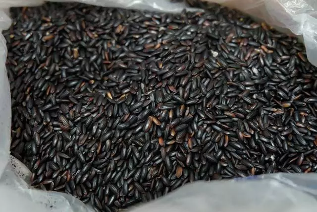 黑米只會煮粥? 來看看這個做法吧! 變身麵食更可口, 全家都愛吃!