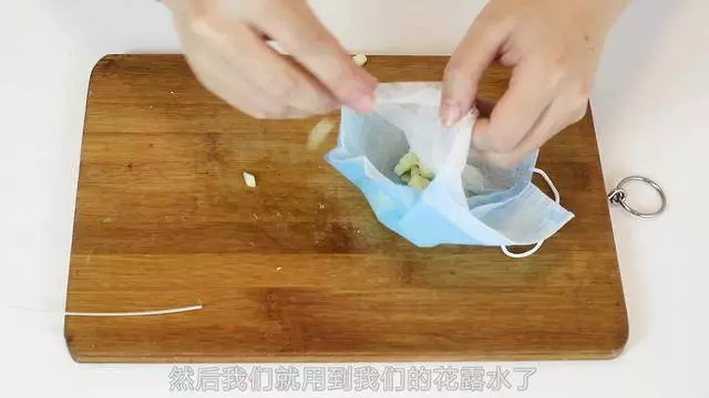 花露水滴一滴在大蒜上,原來這麼厲害,太實用了,現在知道還不晚