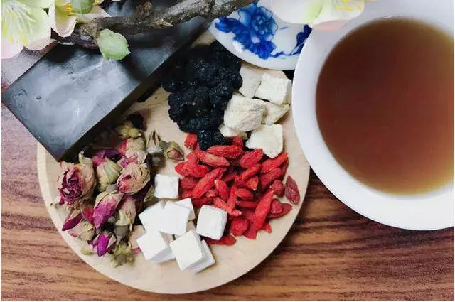 頭部會出現3種情況,常喝1種水,打通血管遠離腦梗
