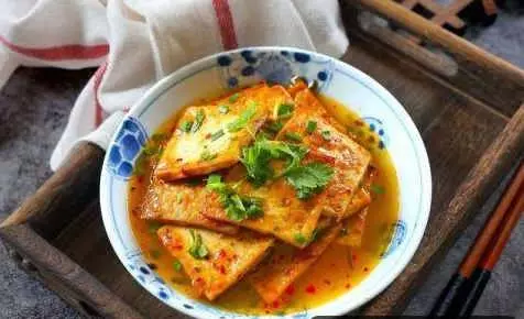 豆腐這樣做,不粘鍋不破皮,一盤營養賽過5斤豬肉