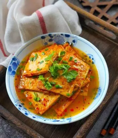 豆腐這樣做,不粘鍋不破皮,一盤營養賽過5斤豬肉