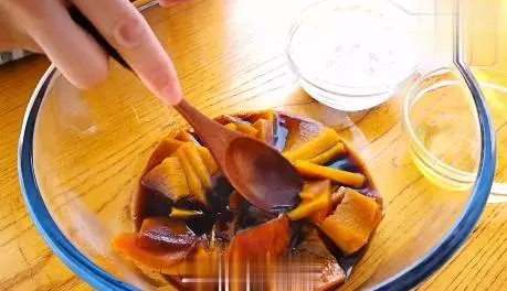 吃南瓜季節到了,教你做南瓜發糕,香甜鬆軟,比饅頭好吃多了,大人小孩都愛吃